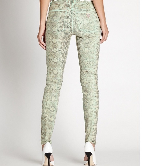 GUESS WOMEN 1981 HIGH-RISE SKINNY JEANS WITH SNAKE SZ 24 - Picture 1 of 8